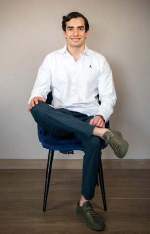 Sobre el autor:
Pablo Segura, Director Comercial de Propiedades Industriales, especialista en marketing digital para el sector de bienes raíces y asesor inmobiliario industrial con más de 3–5 años de experiencia en negociaciones, análisis de mercado y acompañamiento de clientes desde el lead hasta el cierre.